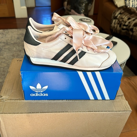 New and never worn Adidas OG Country in Pink soft leather, size US 7.5/UK 6.0 - Picture 4 of 6